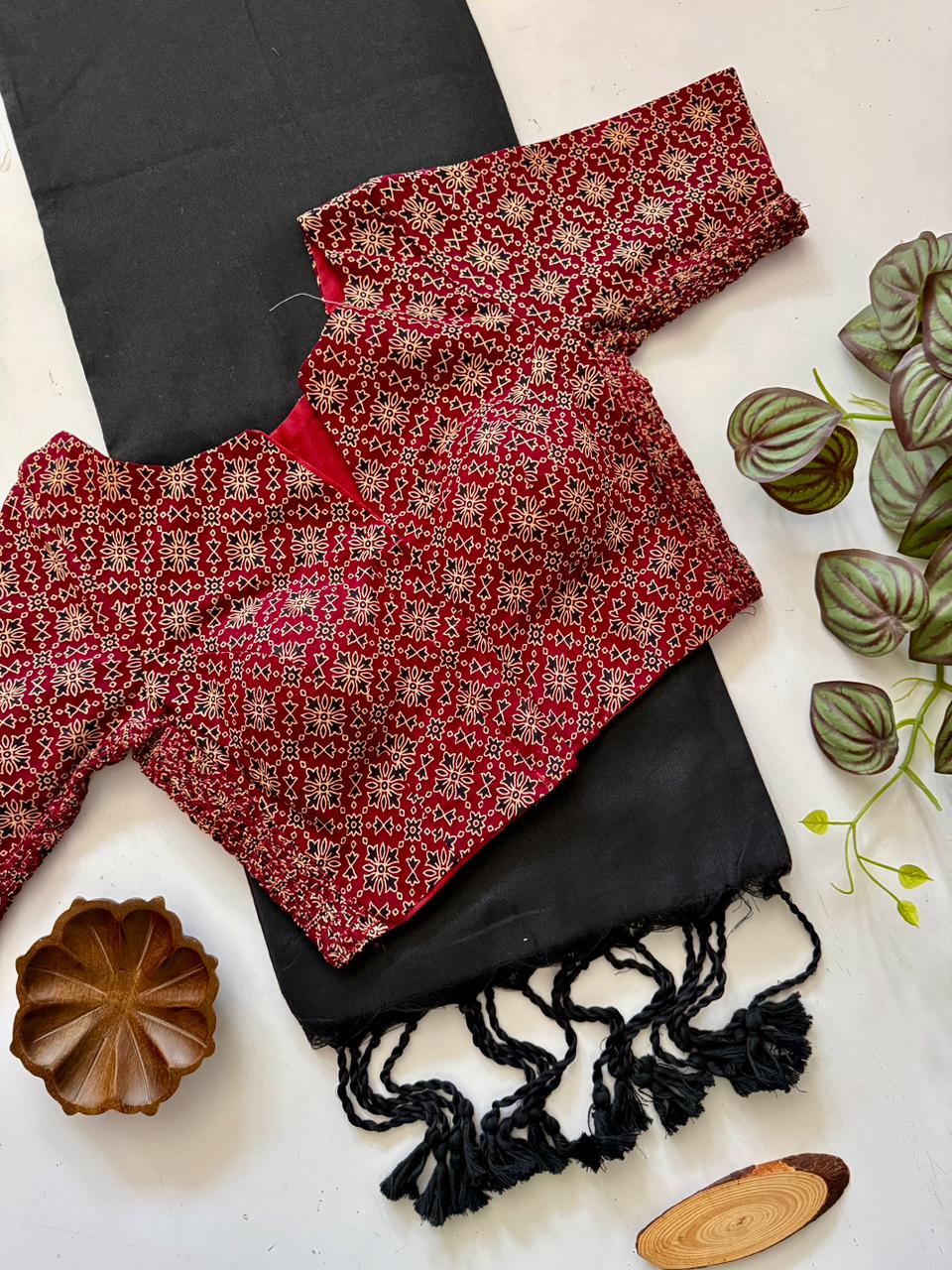 Stylish Black Cotton Handloom Saree With Comfortable Stretchable Blouse