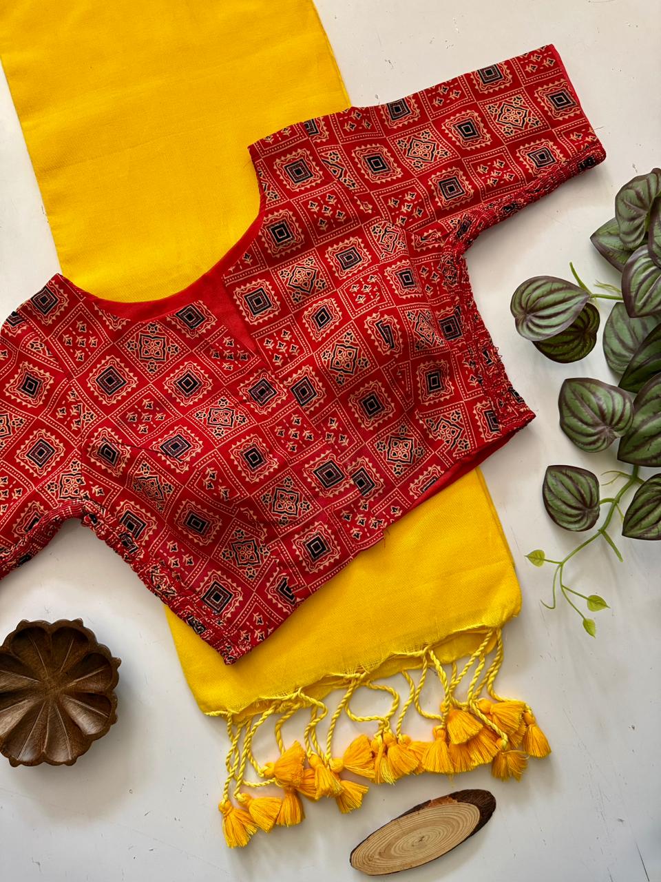 Lightweight Yellow Cotton Handloom Saree With Stretchable Designer Blouse