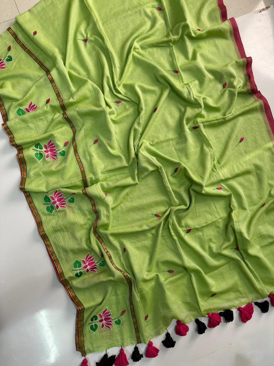 Stylish Perrot Mulmul Cotton Saree Breathable Daily Wear
